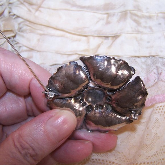 Designer Signed E.F. 900 Silver Pin Brooch - Round Flower Floral - Picture 5 of 7